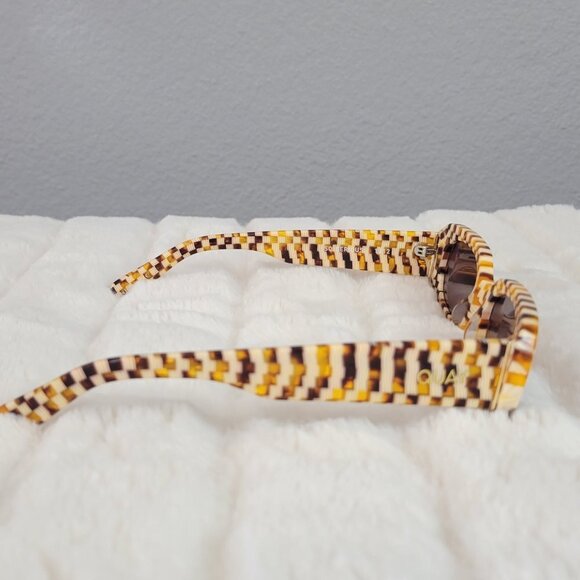 QUAY // ltd ed paris hilton collab checker frame brown lens y2k retro sunglasses - Picture 9 of 10